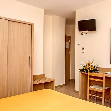 Hotel Cristalda 3*
