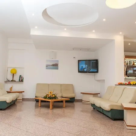 Hotel Cristalda 3*
